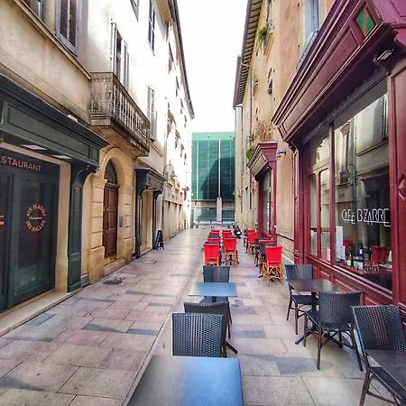 Apartment 060 - Le Littre - 1 Chambre, Central, Proche Maison Carree, Clim, 4personnes Nimes