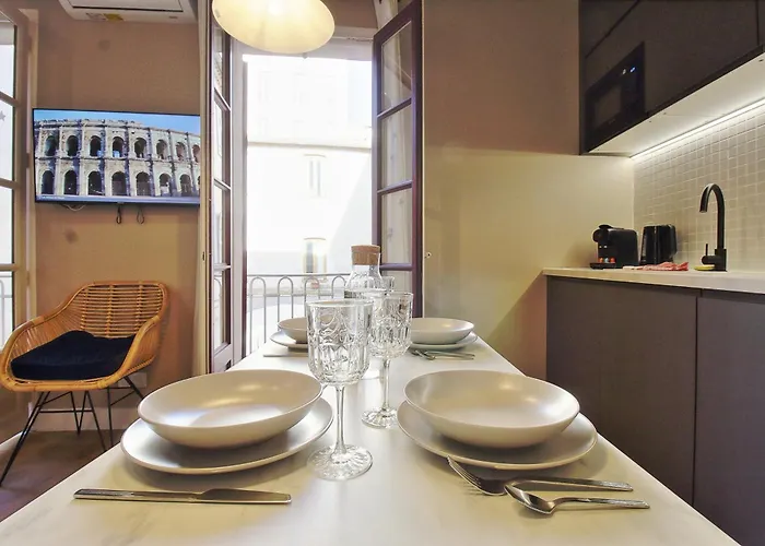 Apartment 060 - Le Littre - 1 Chambre, Central, Proche Maison Carree, Clim, 4personnes